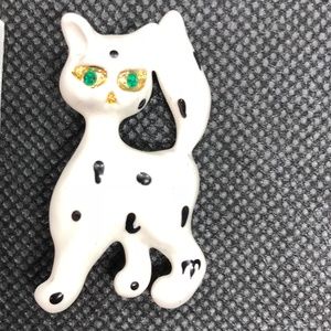 Enamel cat pin